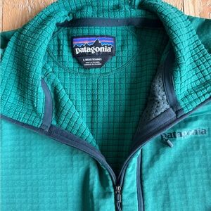 Patagonia Men's R1 regulator pull over fleece- Green